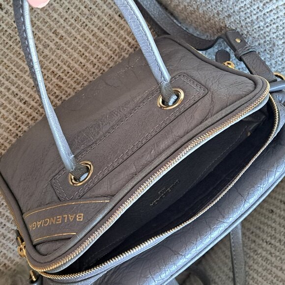 Gorgeous BALENCIAGA Crossbody bag in gray - Picture 4 of 9